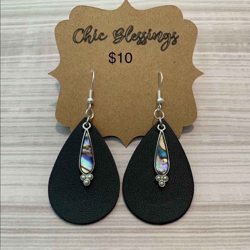 Handcrafted black earrings